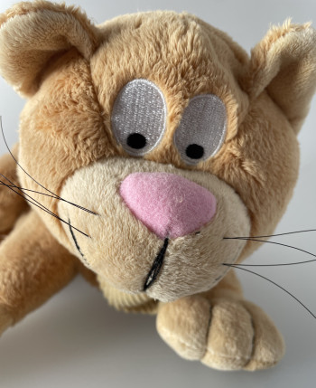 Plüsch Katze liegend, 30cm braun